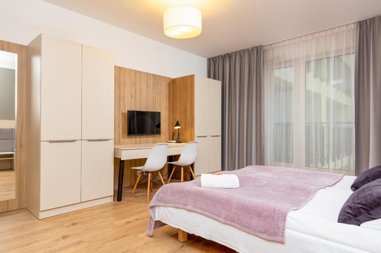 Wolska Residence Apartments With Parking By Noclegi Renters Warsawa Bagian luar foto