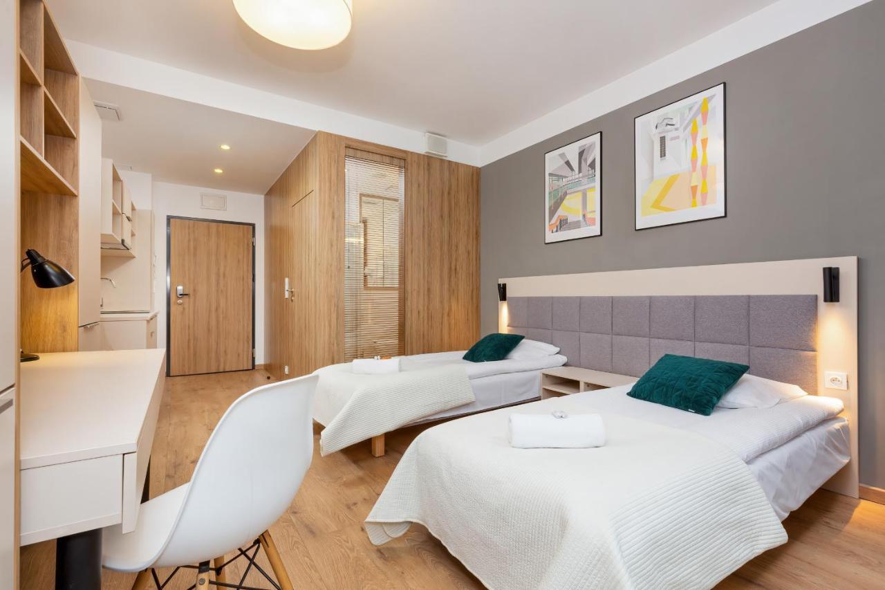 Wolska Residence Apartments With Parking By Noclegi Renters Warsawa Bagian luar foto