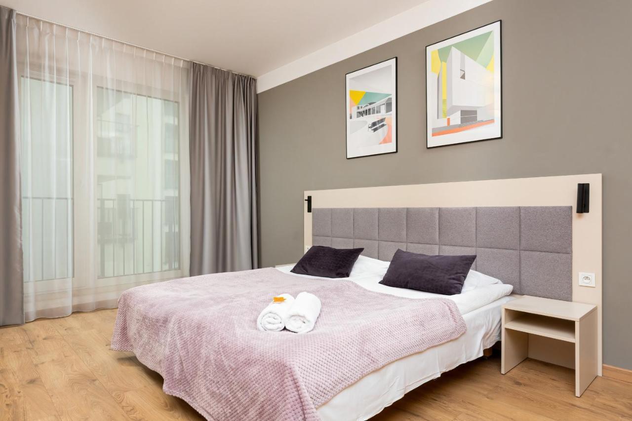 Wolska Residence Apartments With Parking By Noclegi Renters Warsawa Bagian luar foto