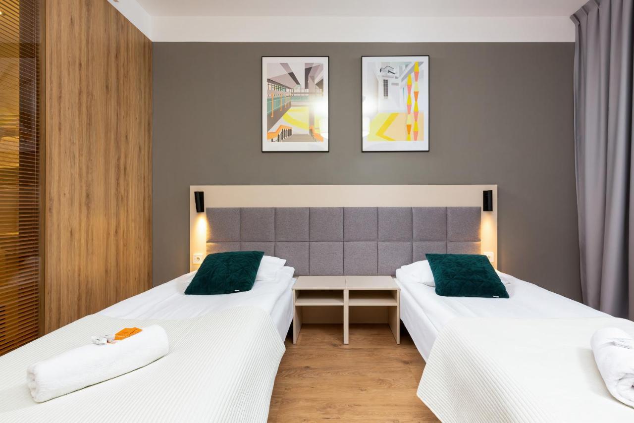 Wolska Residence Apartments With Parking By Noclegi Renters Warsawa Bagian luar foto