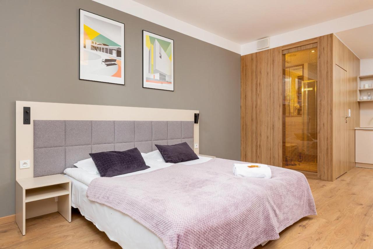 Wolska Residence Apartments With Parking By Noclegi Renters Warsawa Bagian luar foto