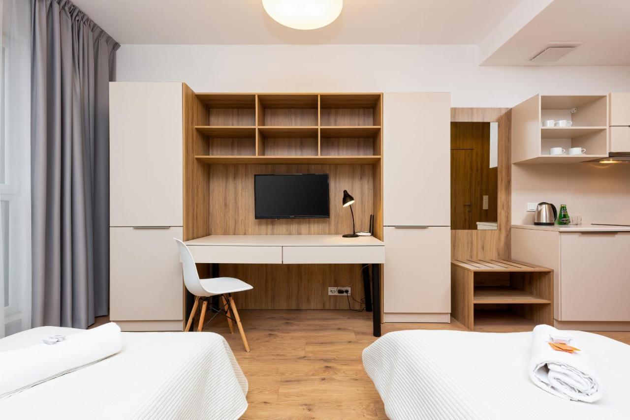 Wolska Residence Apartments With Parking By Noclegi Renters Warsawa Bagian luar foto