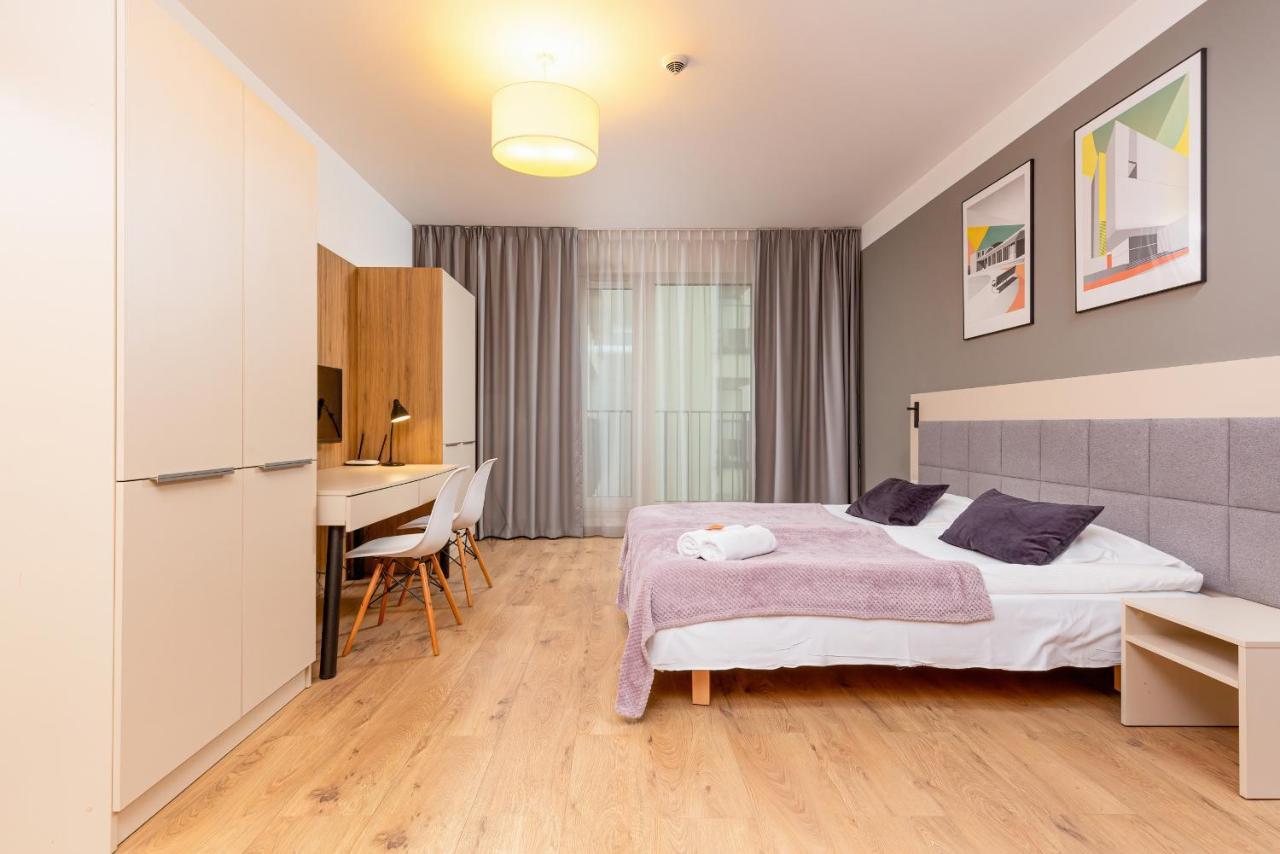 Wolska Residence Apartments With Parking By Noclegi Renters Warsawa Bagian luar foto