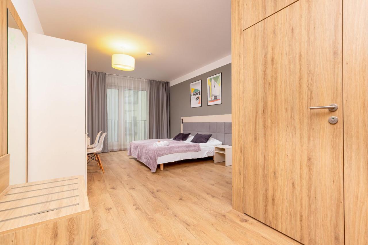 Wolska Residence Apartments With Parking By Noclegi Renters Warsawa Bagian luar foto