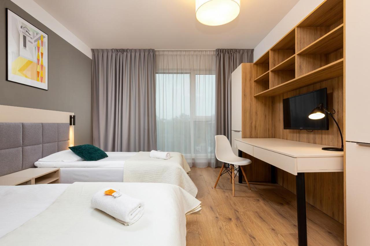 Wolska Residence Apartments With Parking By Noclegi Renters Warsawa Bagian luar foto