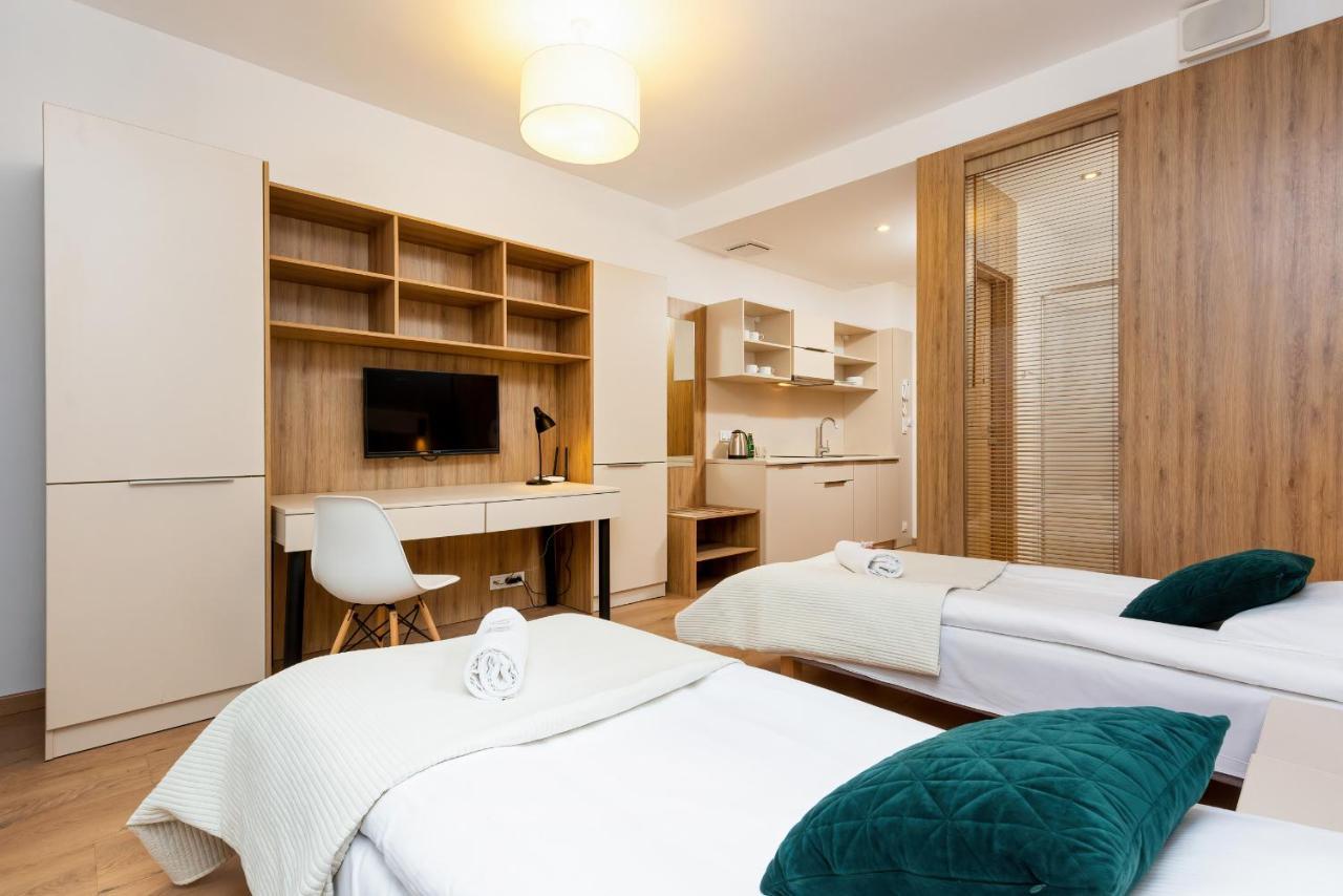 Wolska Residence Apartments With Parking By Noclegi Renters Warsawa Bagian luar foto